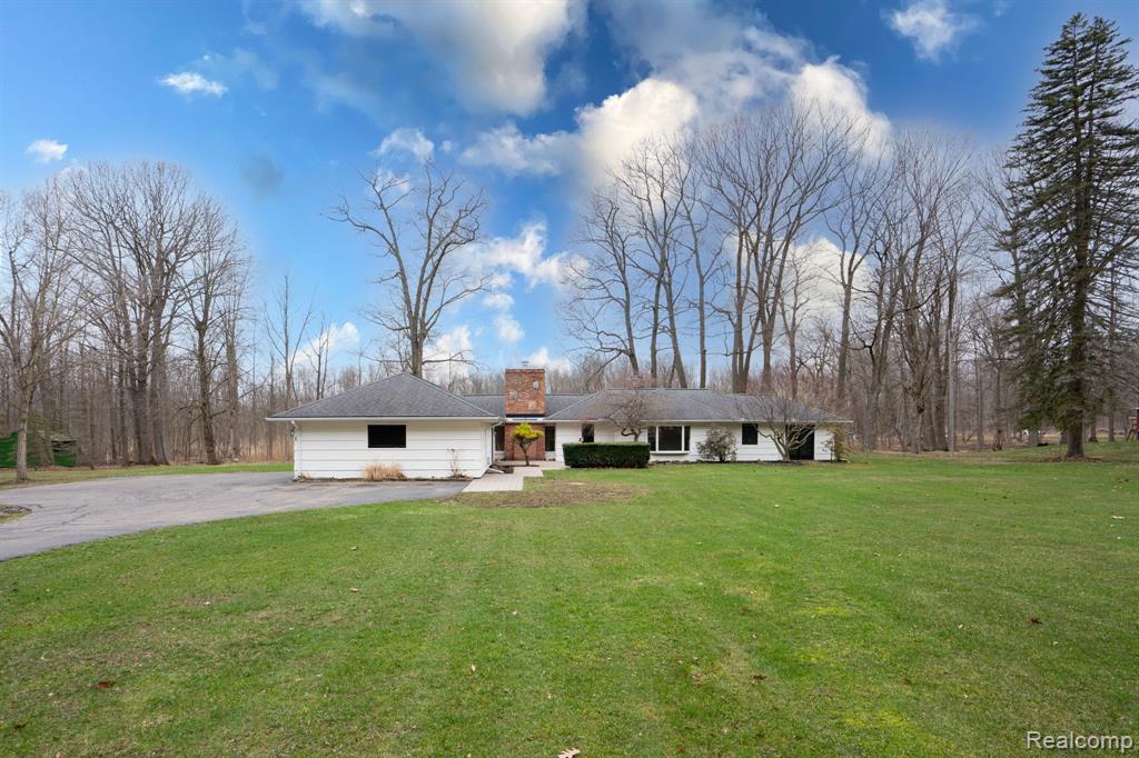 1530 South Baldwin Road Lake Orion, MI 48360 - Photo 1 of 37