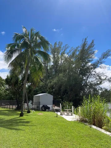 a view of a tennis court