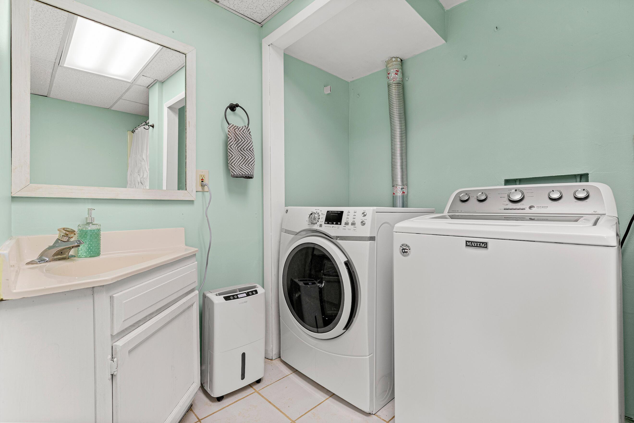 2110 Dallas Lake Road Soddy-Daisy, TN 37379 - Photo 25 of 31 laundry-bath