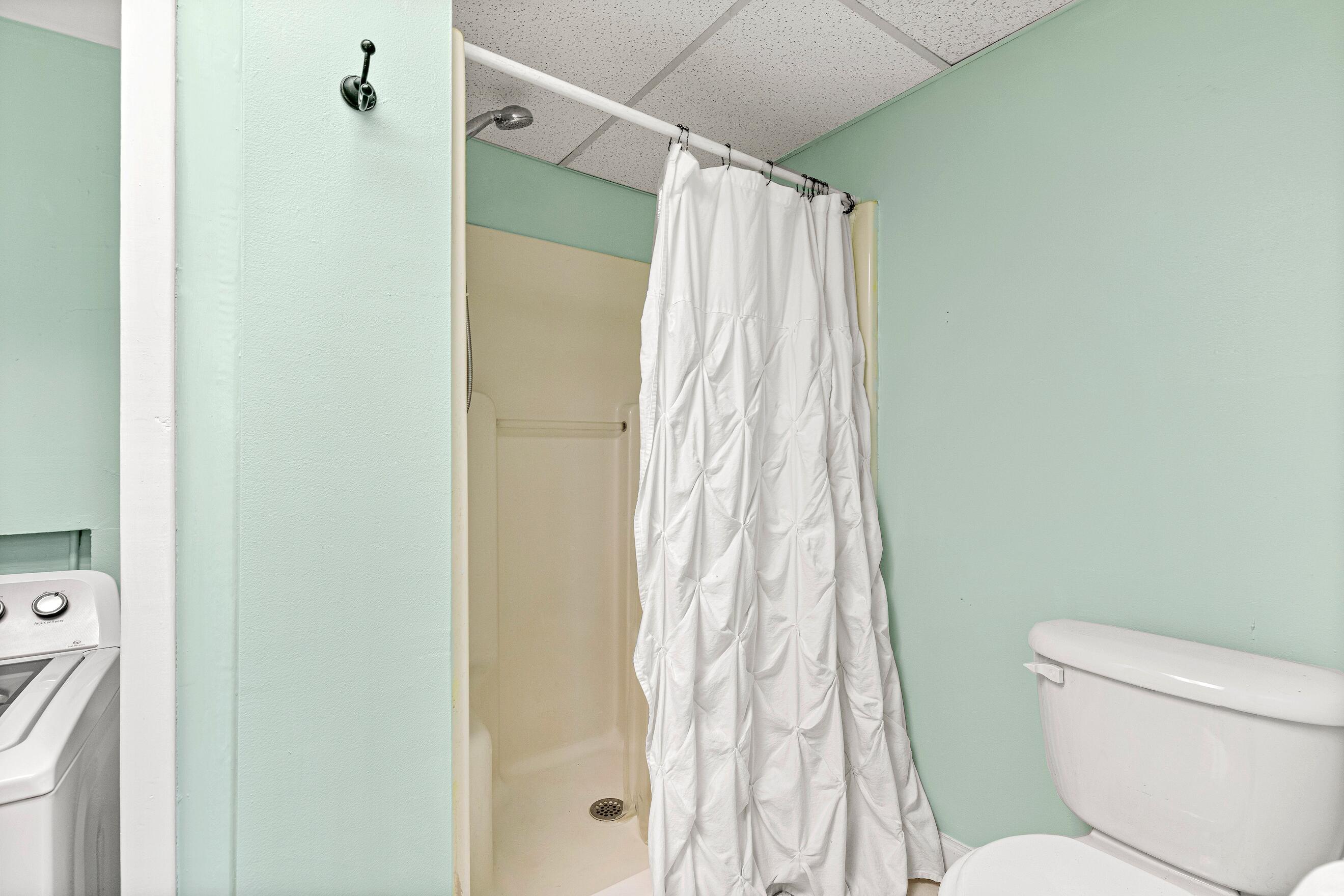 2110 Dallas Lake Road Soddy-Daisy, TN 37379 - Photo 26 of 31 laundry bath2