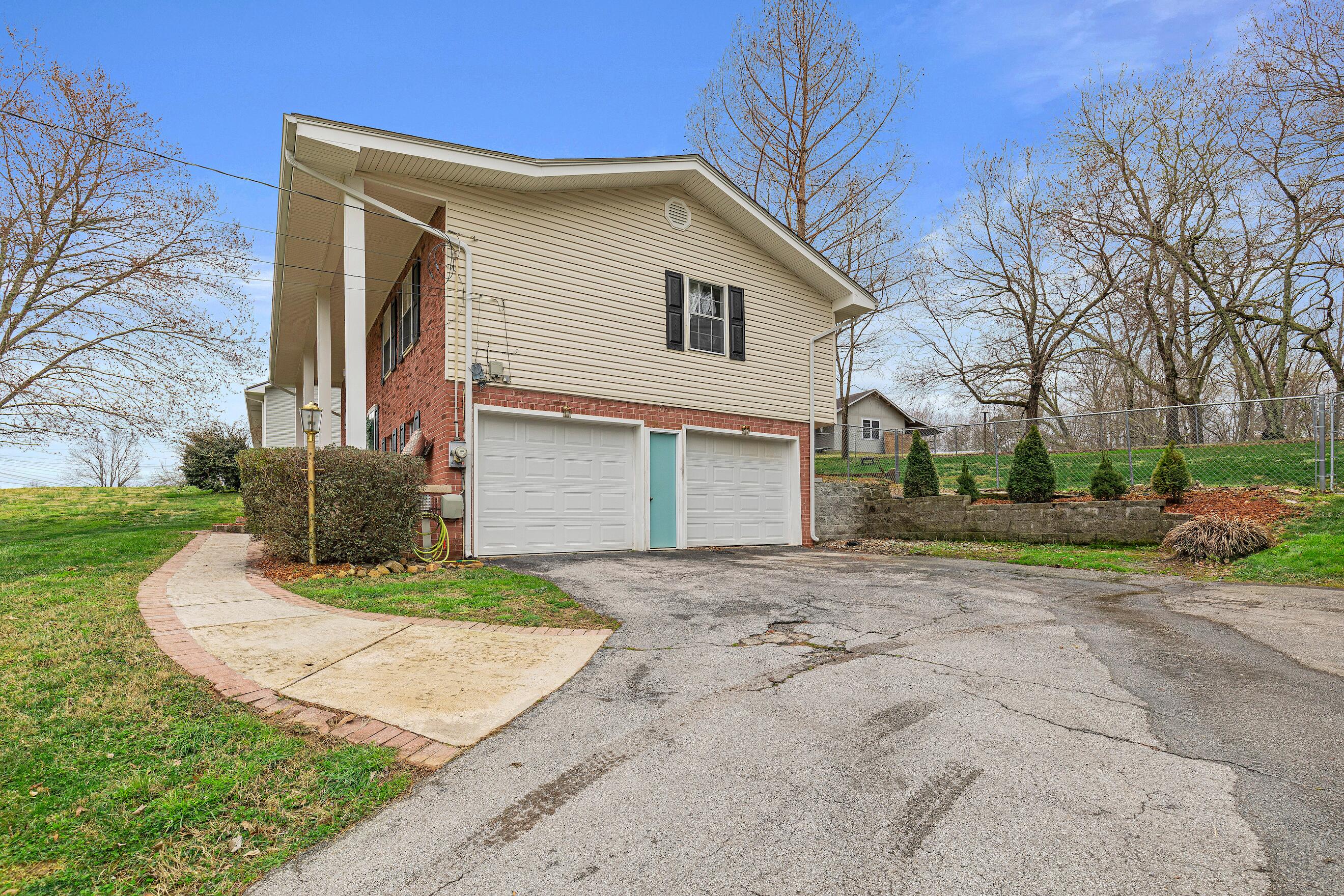 2110 Dallas Lake Road Soddy-Daisy, TN 37379 - Photo 28 of 31 garage