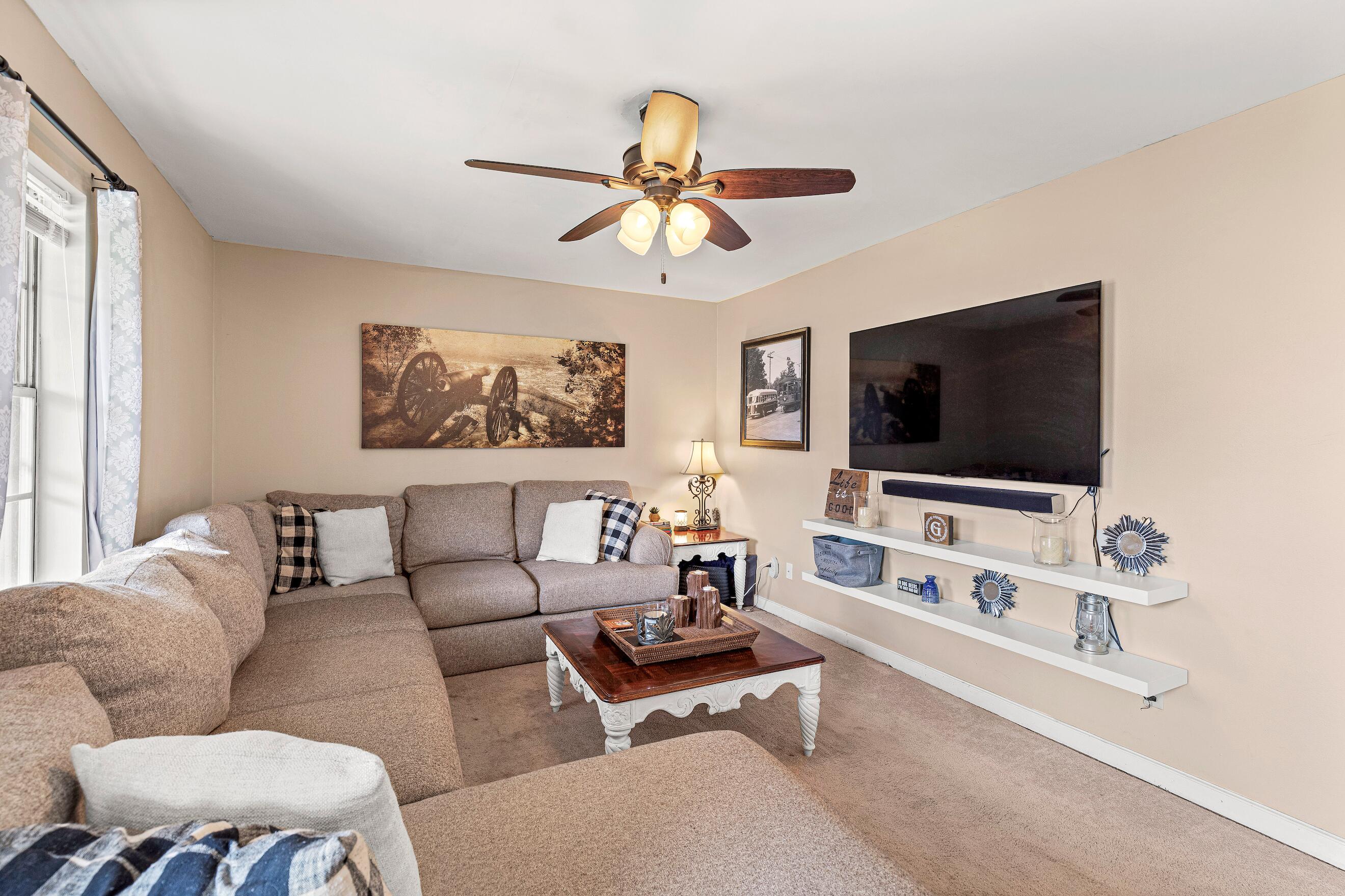 2110 Dallas Lake Road Soddy-Daisy, TN 37379 - Photo 6 of 31 living room2