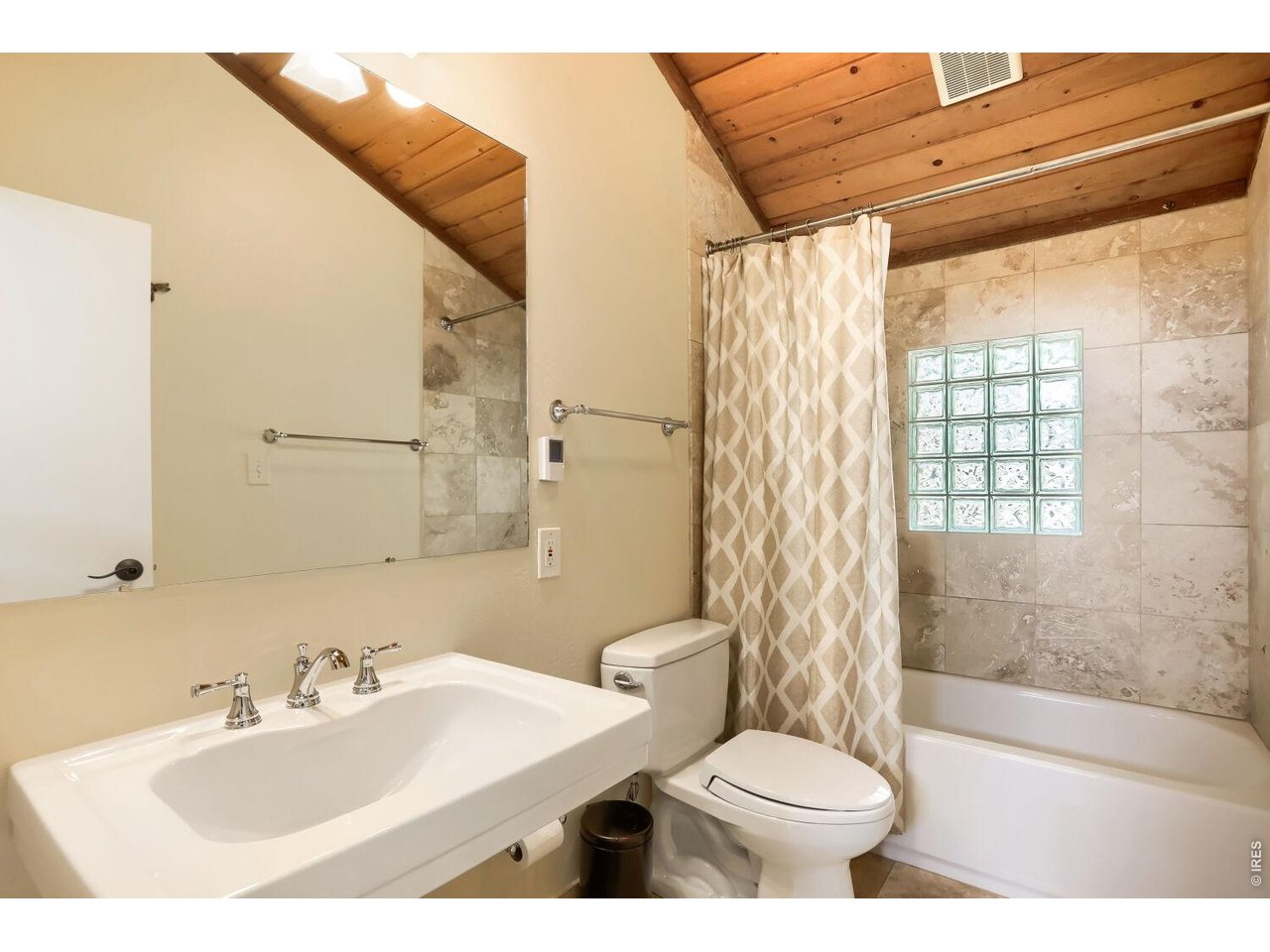 266 Peakview Road Boulder, CO 80302 - Photo 23 of 50 Primary full bath