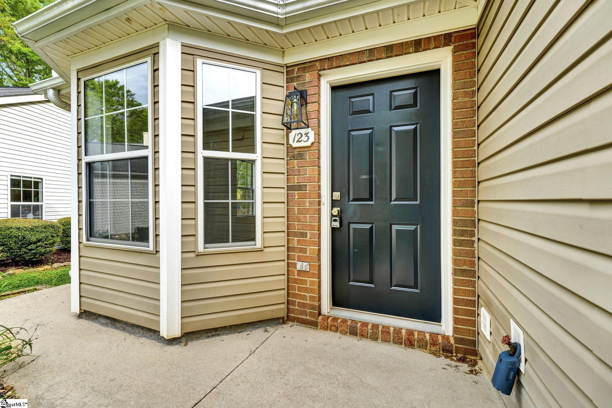 123 Hawkesbury Road Simpsonville, SC 29681 - Photo 4 of 32 Gallery Image 4