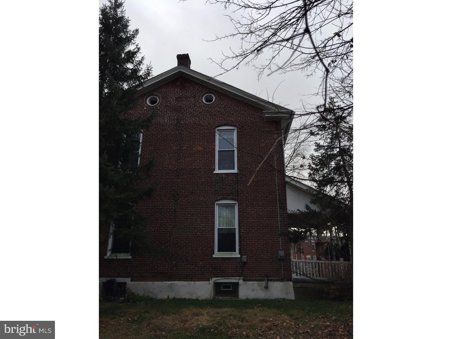664 Wayside Way Riegelsville, PA 18077 - Photo 3 of 10 Exterior Side