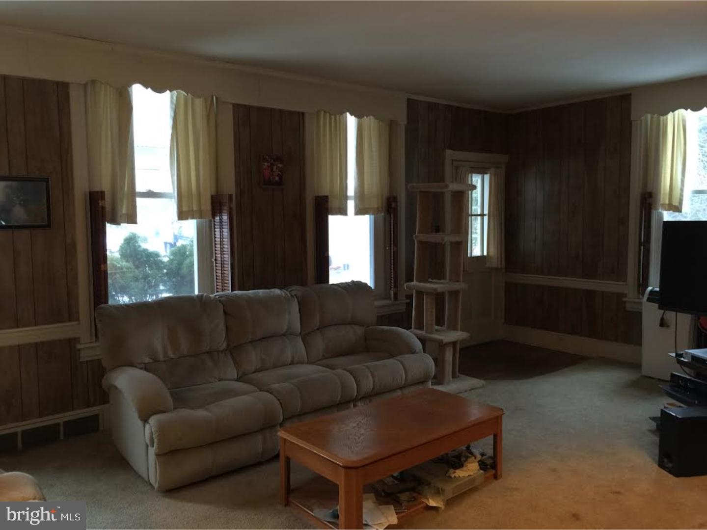 664 Wayside Way Riegelsville, PA 18077 - Photo 4 of 10 Living Room