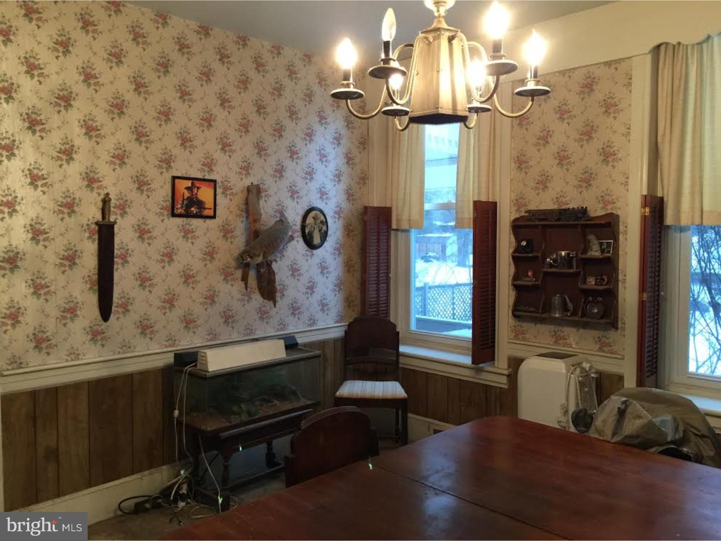 664 Wayside Way Riegelsville, PA 18077 - Photo 5 of 10 Dining Room