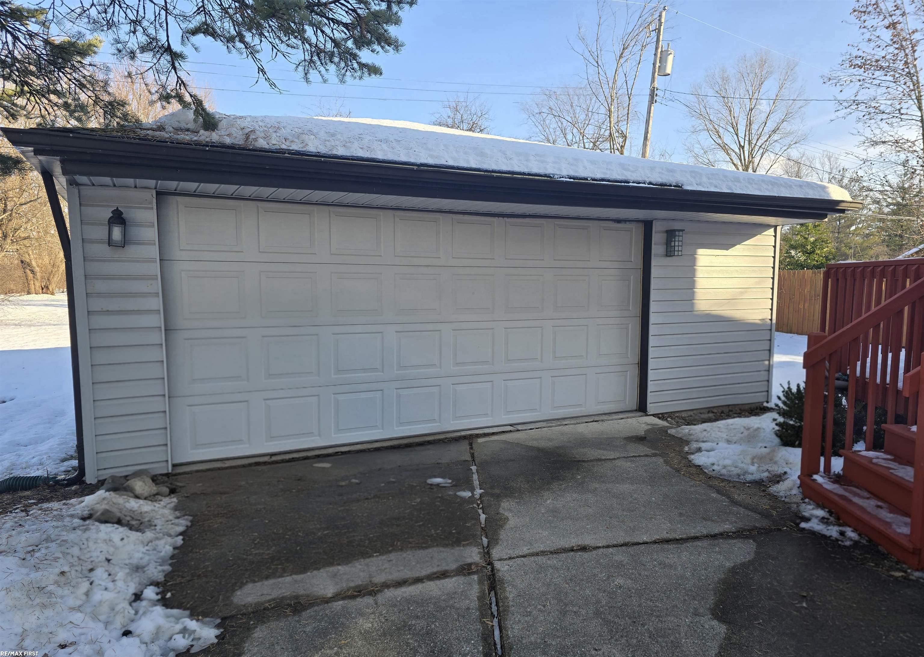 2837 Corinthia Drive Rochester, MI 48309 - Photo 29 of 33 Oversized 2 1/2 car garage