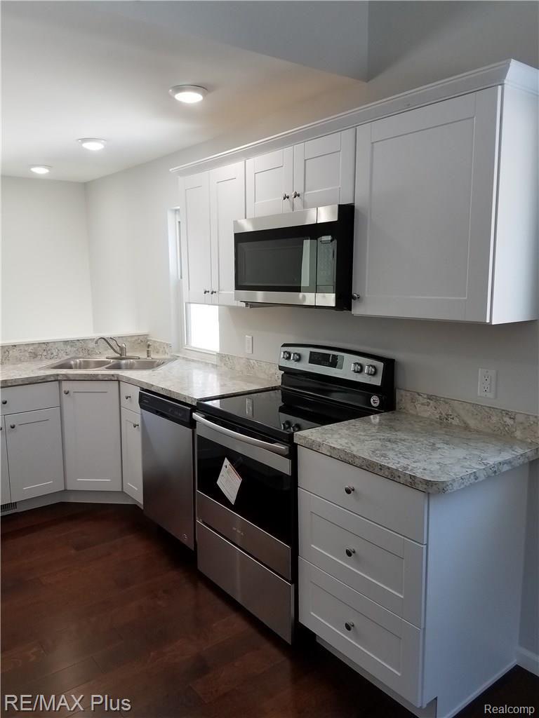 4538 Davison Road Lapeer, MI 48446 - Photo 2 of 34 4538 Davison - 8.jpg