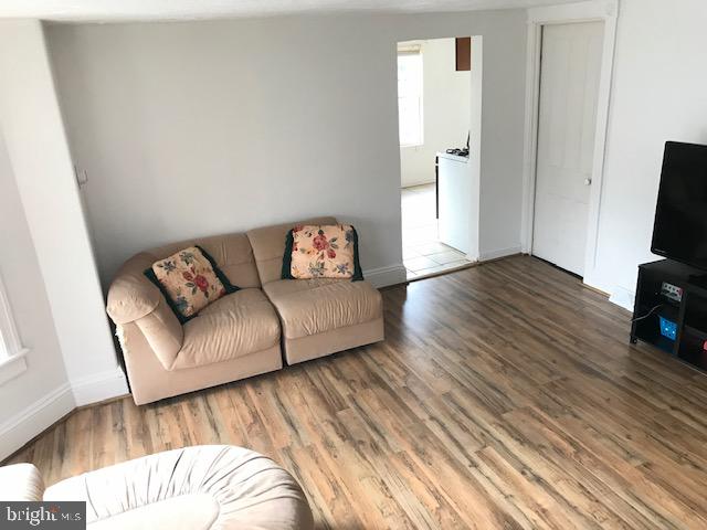 581 Klockner Road Trenton, NJ 08619 - Photo 22 of 24 Living room
