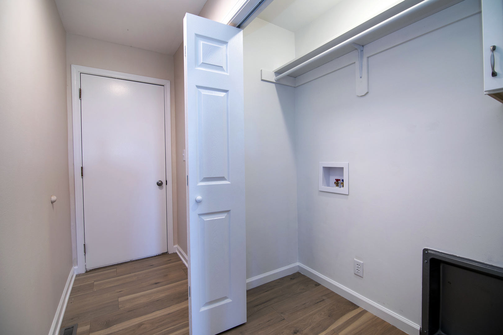 2695 North 1000 East Road Ashkum, IL 60911 - Photo 27 of 31 a view of an empty room