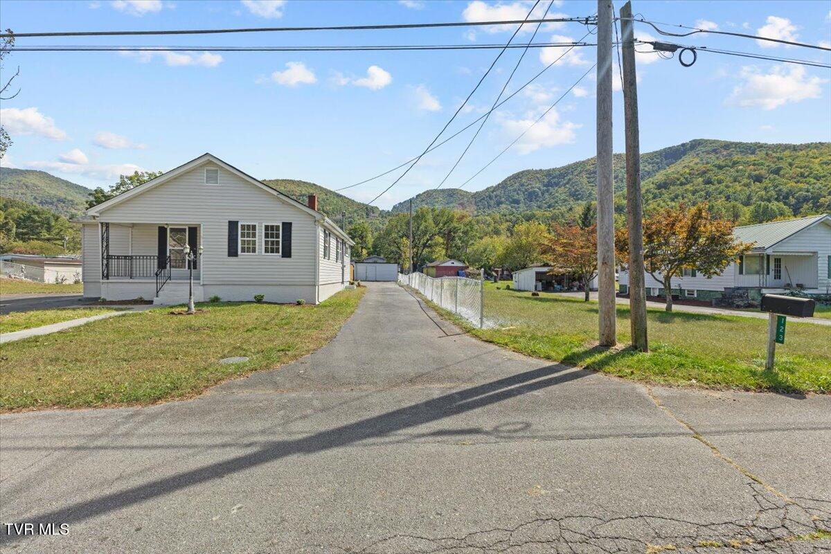 117 Cates Corner Road Hampton, TN 37658 - Photo 4 of 29 05-128A5462