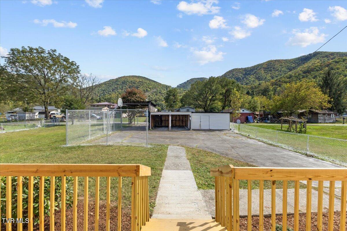 117 Cates Corner Road Hampton, TN 37658 - Photo 9 of 29 27-128A5532