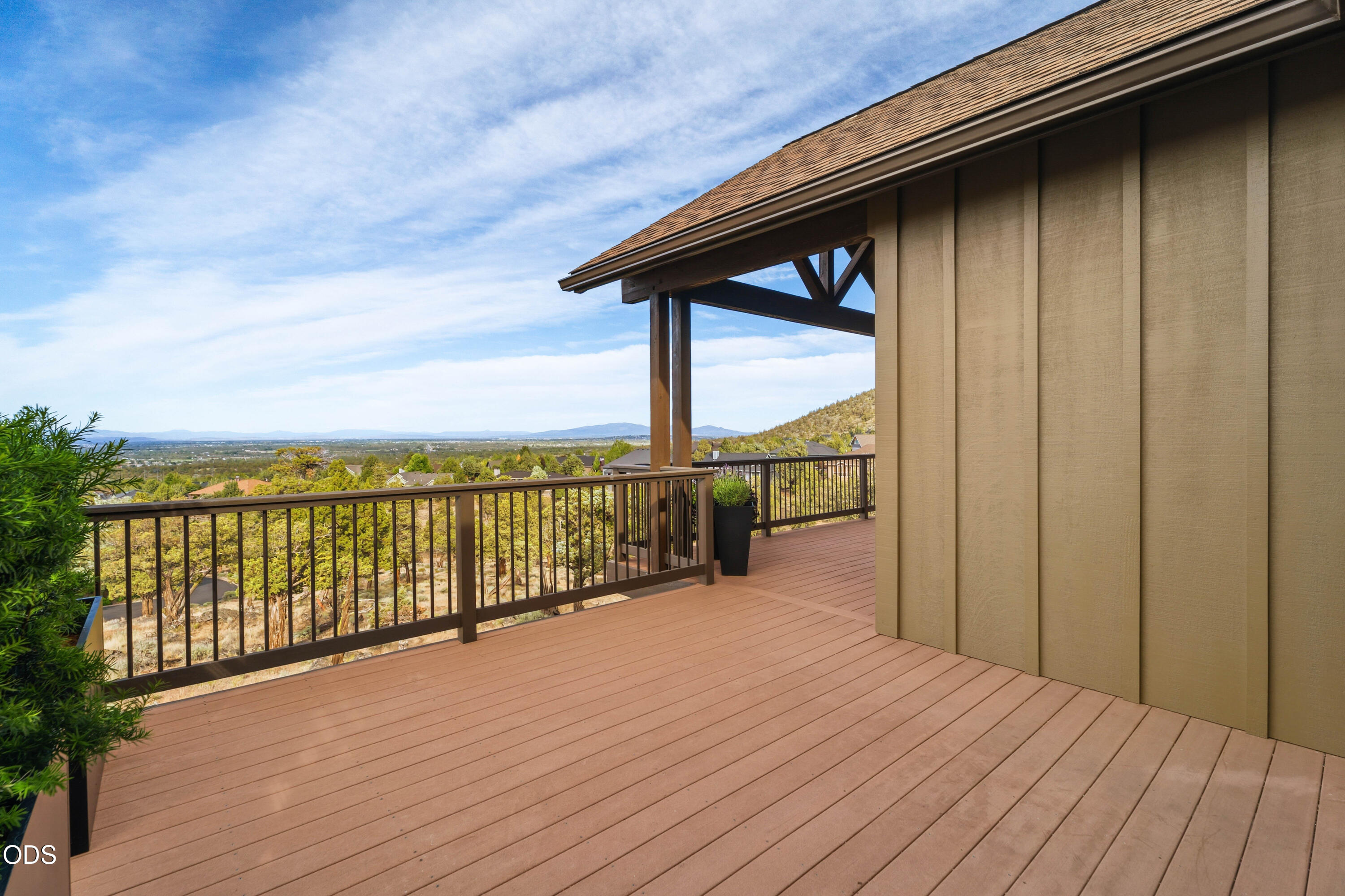 360 Vista Rim Drive Redmond, OR 97756 - Photo 15 of 147