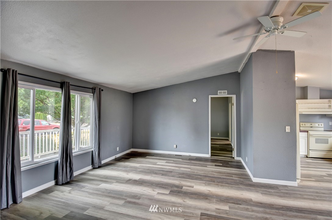 17202 Camas Run Lane Southwest Rochester, WA 98579 - Photo 4 of 25