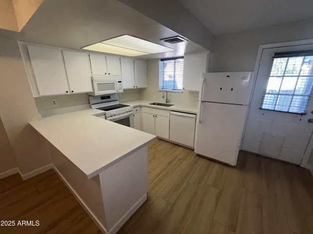 $1,250 | 6104 West Townley Avenue, Glendale, AZ 85302