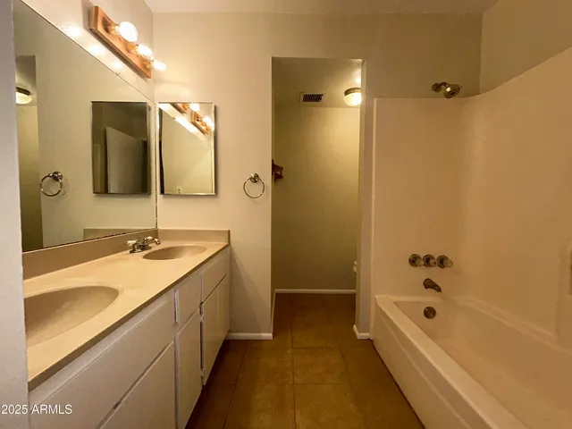 $1,250 | 6104 West Townley Avenue, Glendale, AZ 85302