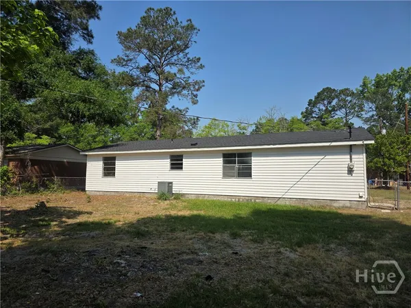 $1,600 | 309 East 3rd Street, Springfield, GA 31329