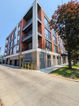 $3,450 | 2402 West Carmen Avenue, Unit 301, Chicago, IL 60625