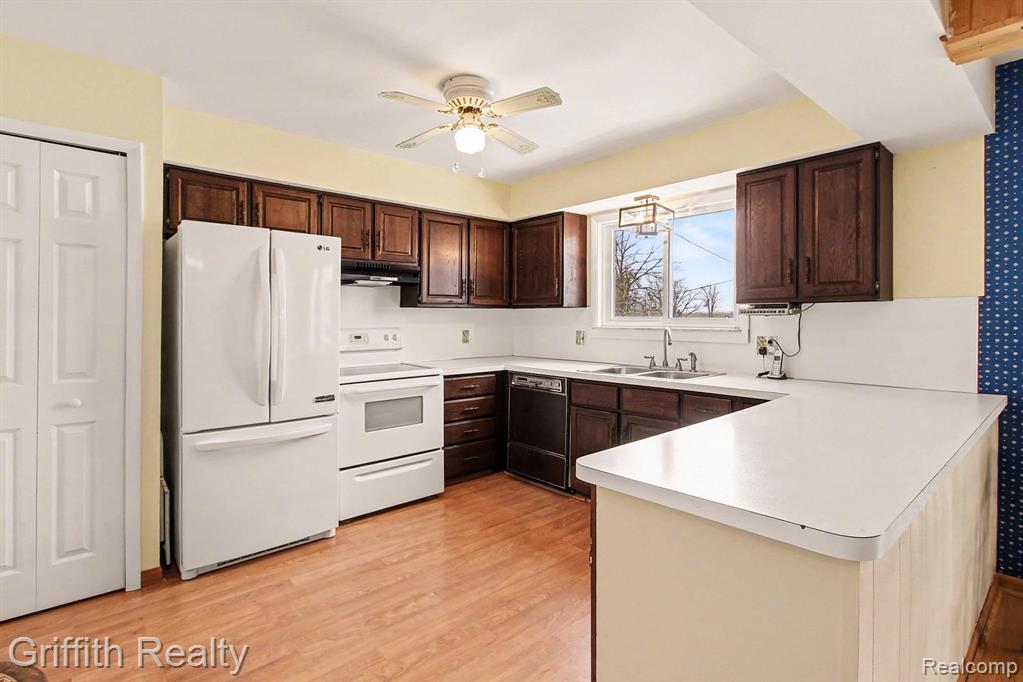 4742 Crandall Road Howell, MI 48855 - Photo 6 of 30 Gallery Image 6