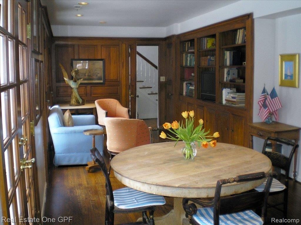 44 Provencal Road Grosse Pointe, MI 48236 - Photo 9 of 16 Family room