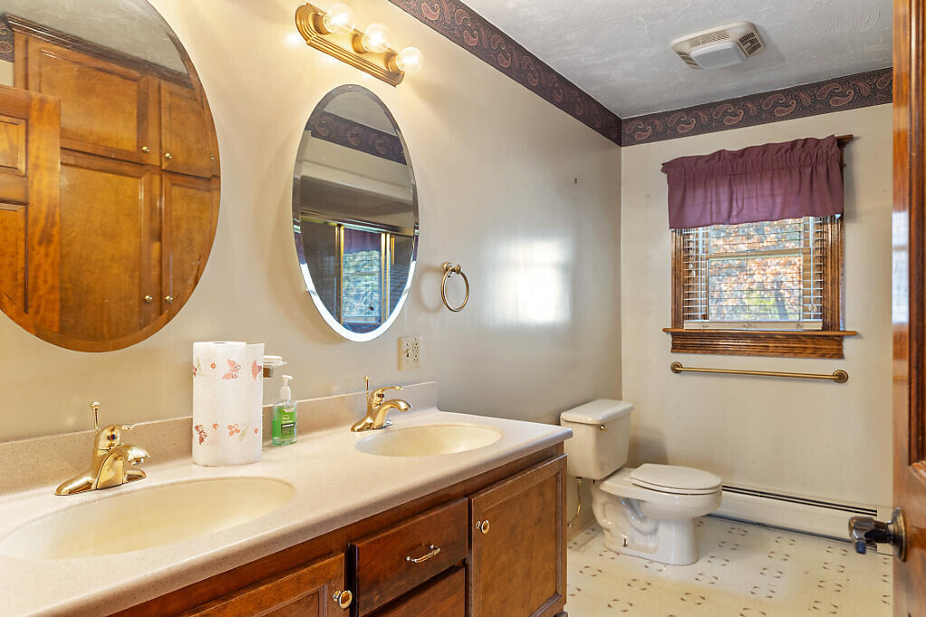 843 East Benton Road Benton, ME 04901 - Photo 31 of 100 First floor bath
