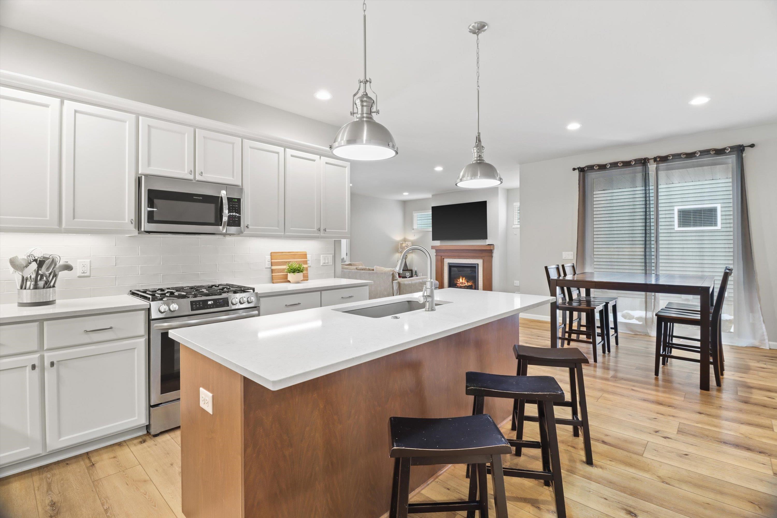 678 Hillcrest Drive Waunakee, WI 53597 - Photo 14 of 35