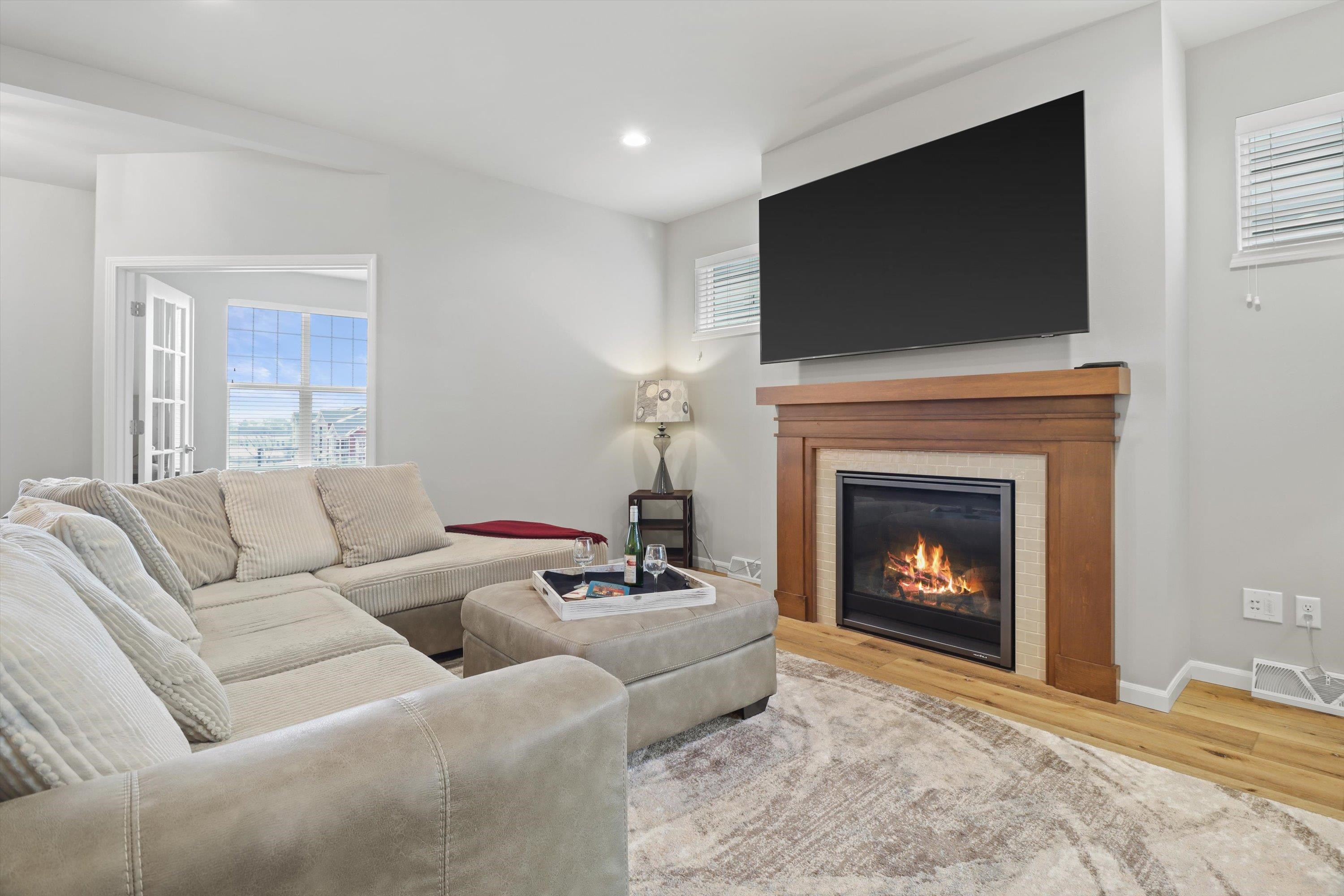 678 Hillcrest Drive Waunakee, WI 53597 - Photo 4 of 35