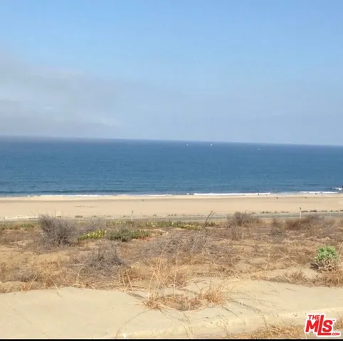 a view of a terrace with sky view