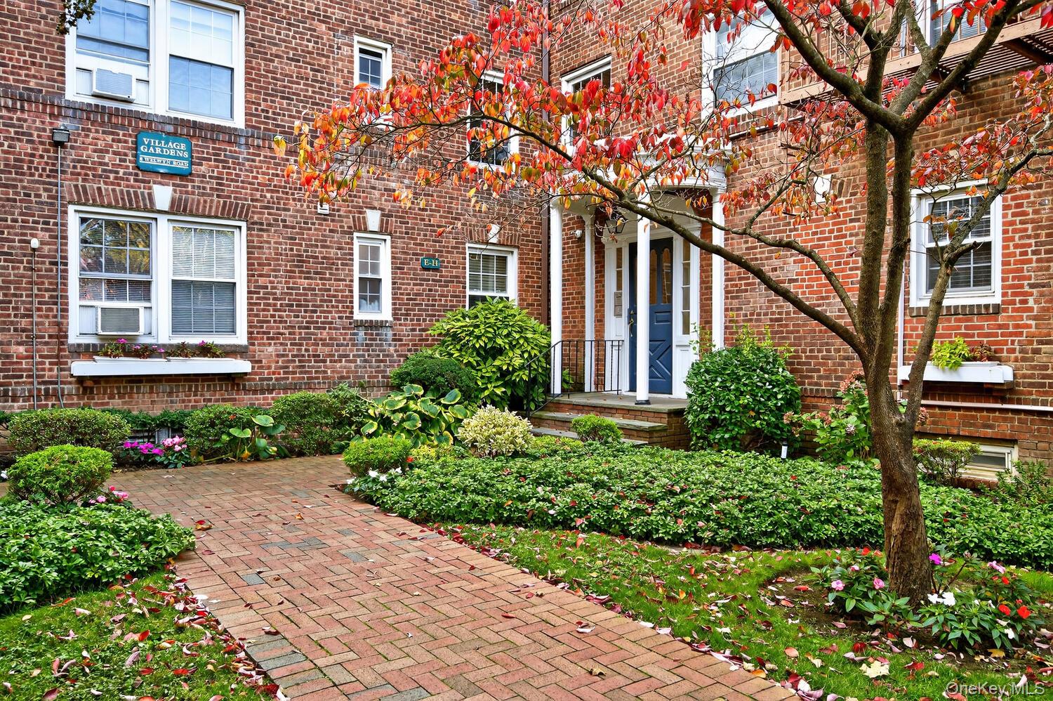 8 Welwyn Road, Unit 3F Great Neck, NY 11021 - Photo 2 of 17