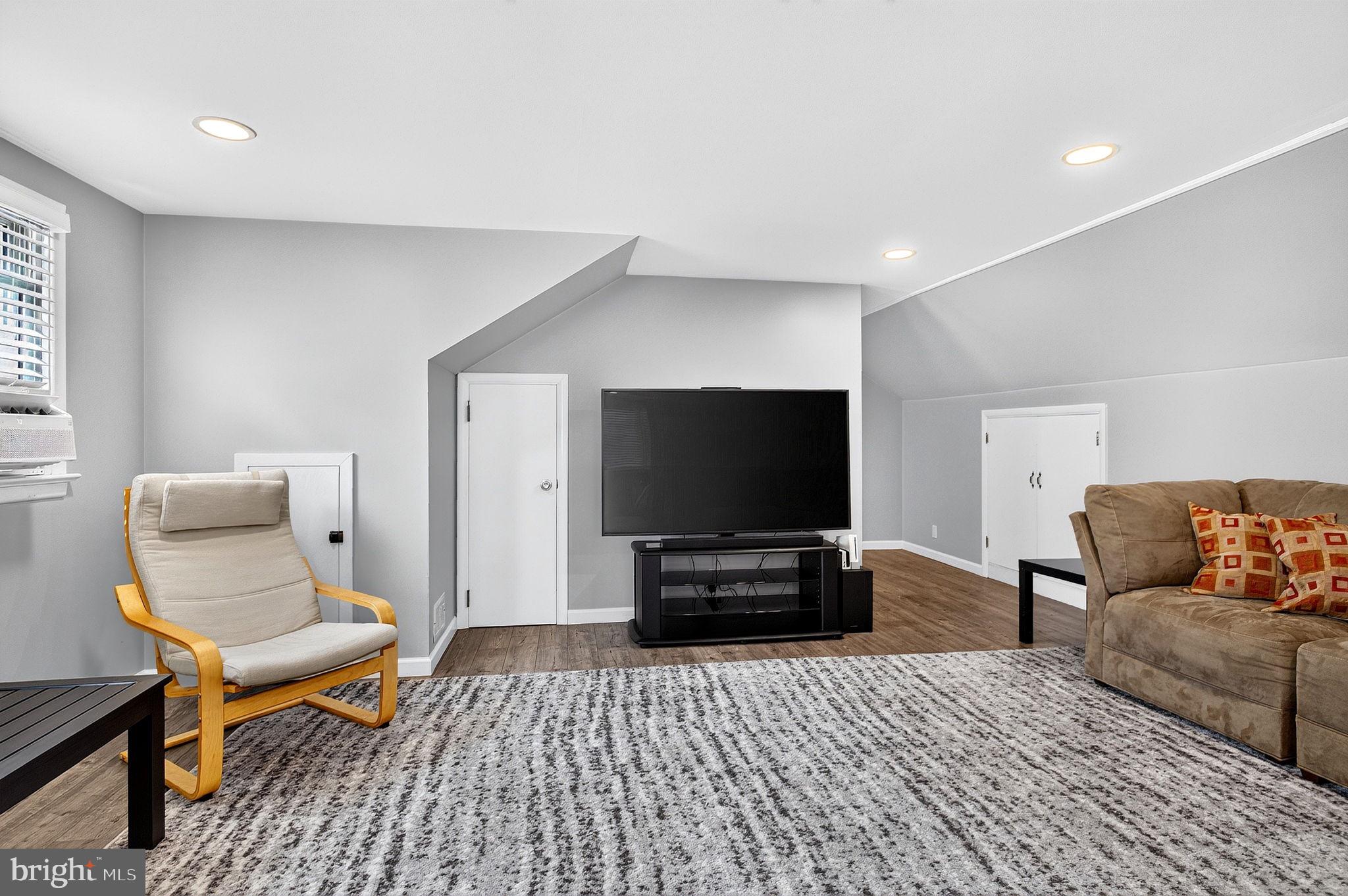 321 Buttonwood Street Hamilton, NJ 08619 - Photo 27 of 42 Upstairs bonus room