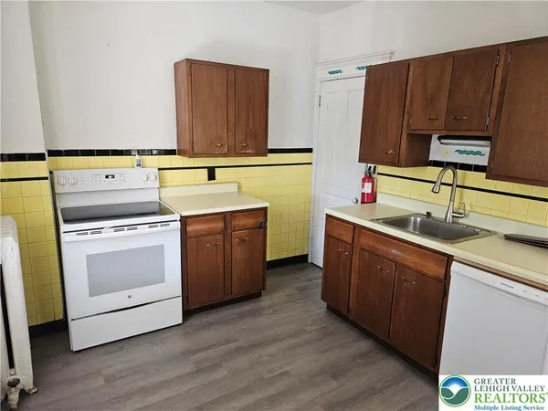 $1,100 | 10 Leisenring Street, Lansford, PA 18232