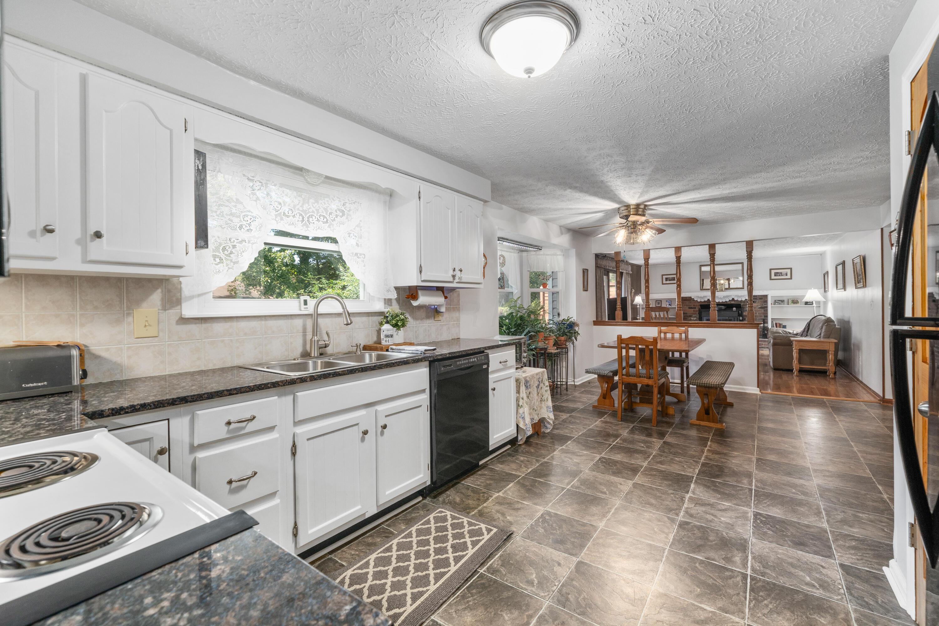 639 Link Road Whitehall, OH 43213 - Photo 12 of 73 12-print-DSC04310