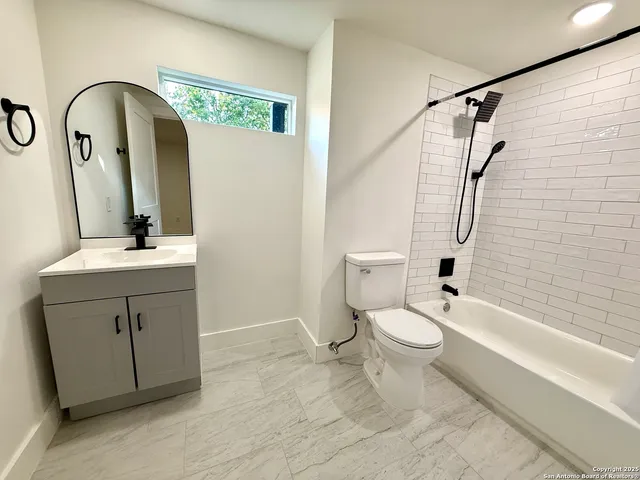 $1,025 | 2204 West San Antonio Street, Unit 3, New Braunfels, TX 78130