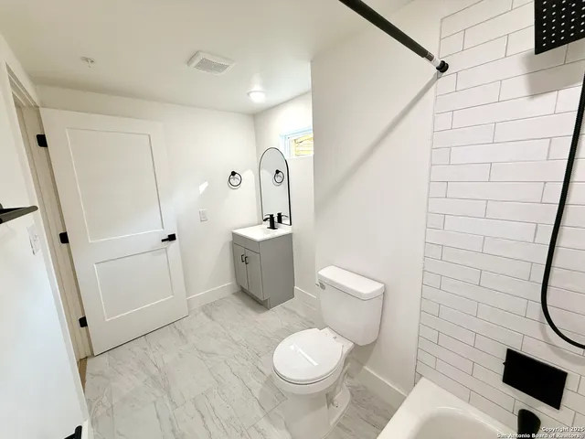 $1,025 | 2204 West San Antonio Street, Unit 3, New Braunfels, TX 78130