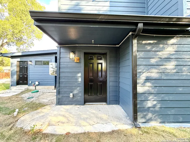 $1,025 | 2204 West San Antonio Street, Unit 3, New Braunfels, TX 78130