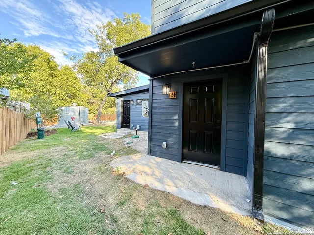 $1,025 | 2204 West San Antonio Street, Unit 3, New Braunfels, TX 78130