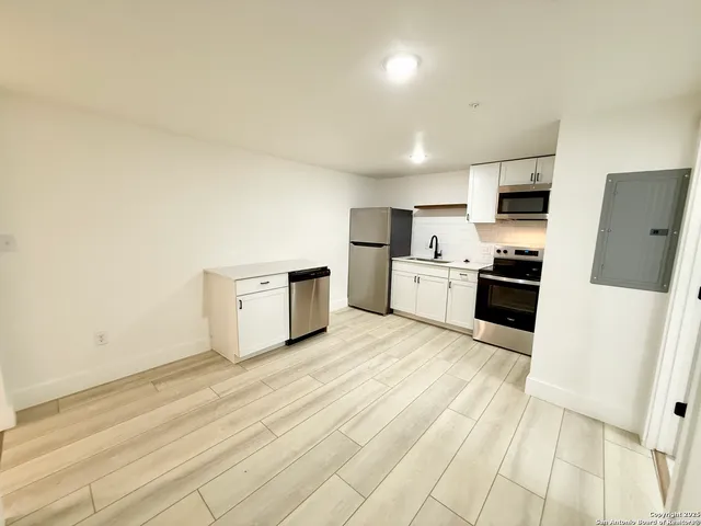 $1,025 | 2204 West San Antonio Street, Unit 3, New Braunfels, TX 78130