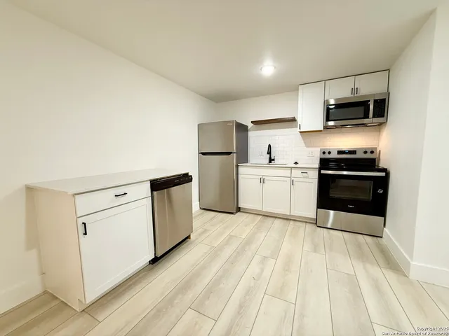 $1,025 | 2204 West San Antonio Street, Unit 3, New Braunfels, TX 78130