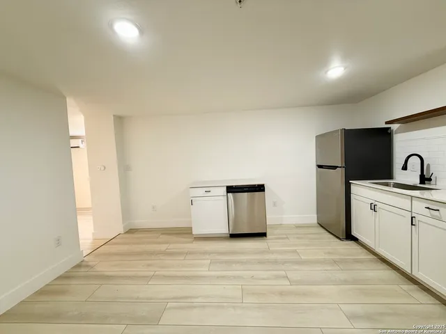 $1,025 | 2204 West San Antonio Street, Unit 3, New Braunfels, TX 78130