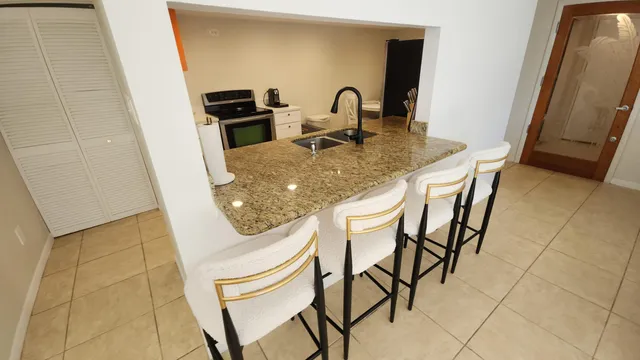 $4,999 | 950 Lavers Circle, Unit F109, Delray Beach, FL 33444