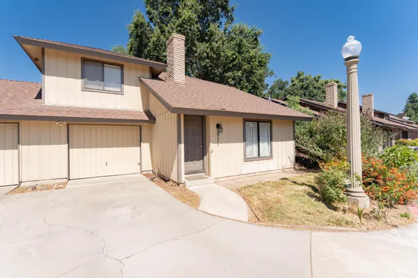 $294,900 | 839 West Arlen Court, Visalia, CA 93277