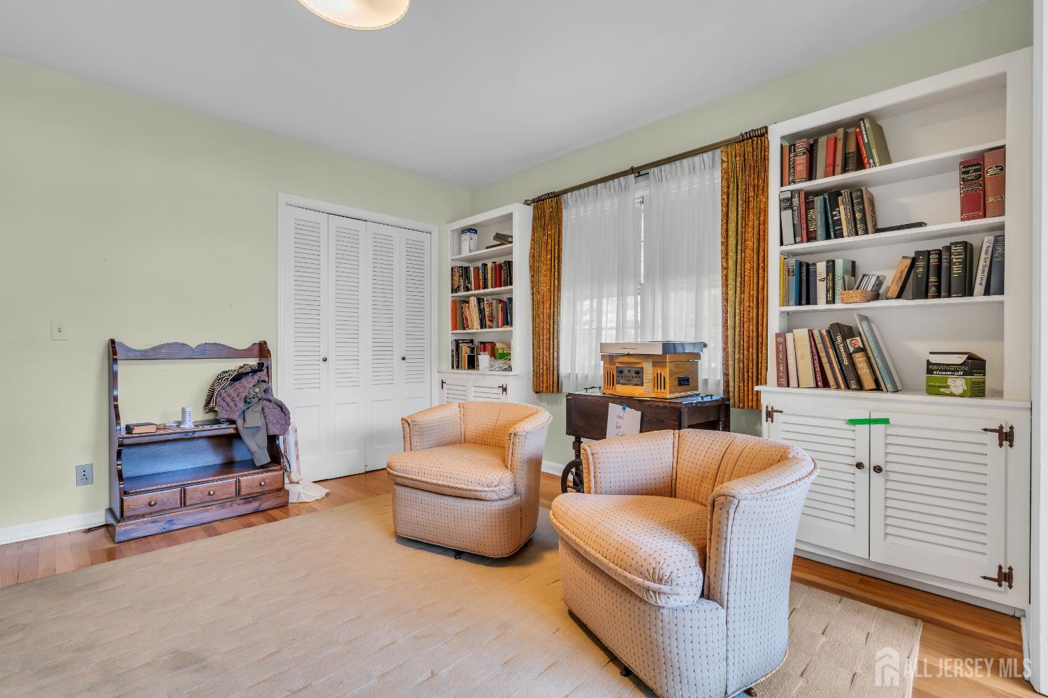 16 Stafford Road Colonia, NJ 07067 - Photo 17 of 41 a living room with furniture and a book shelf