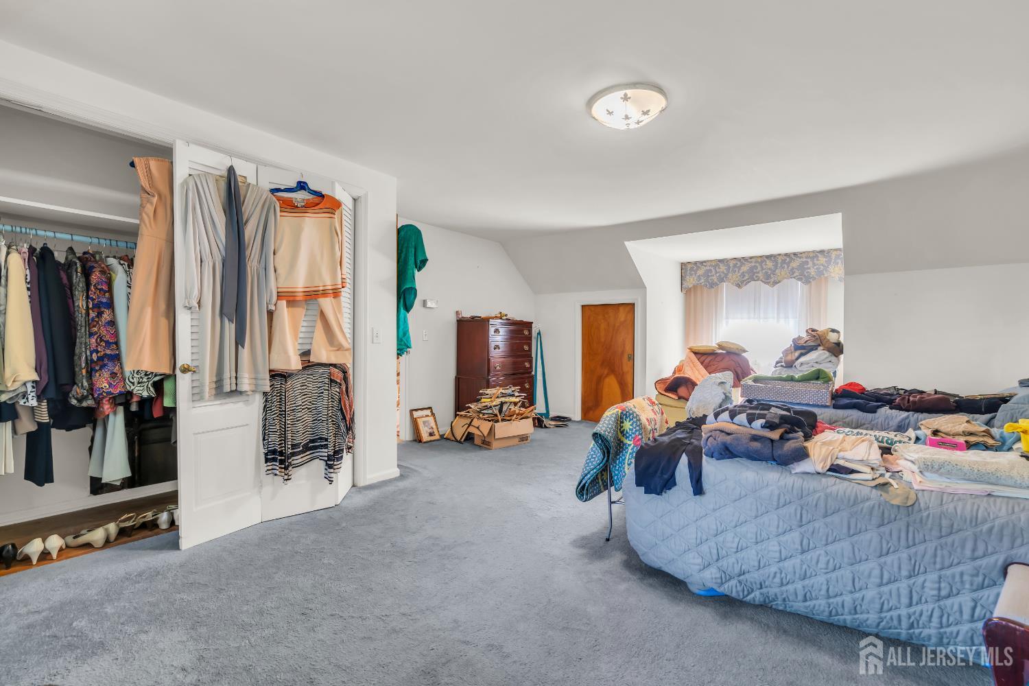 16 Stafford Road Colonia, NJ 07067 - Photo 31 of 41 a living room with furniture gym equipment and a large window