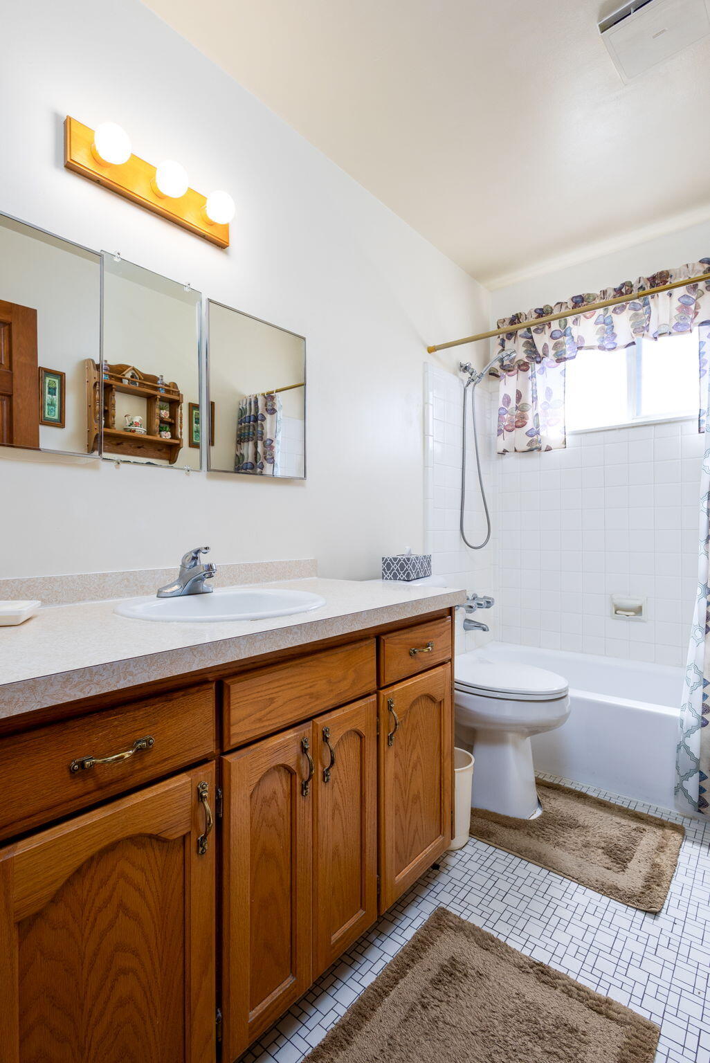 428 Meadow Lane Rochester, MI 48307 - Photo 24 of 40 25-web-or-mls-428 Meadow Lane-25
