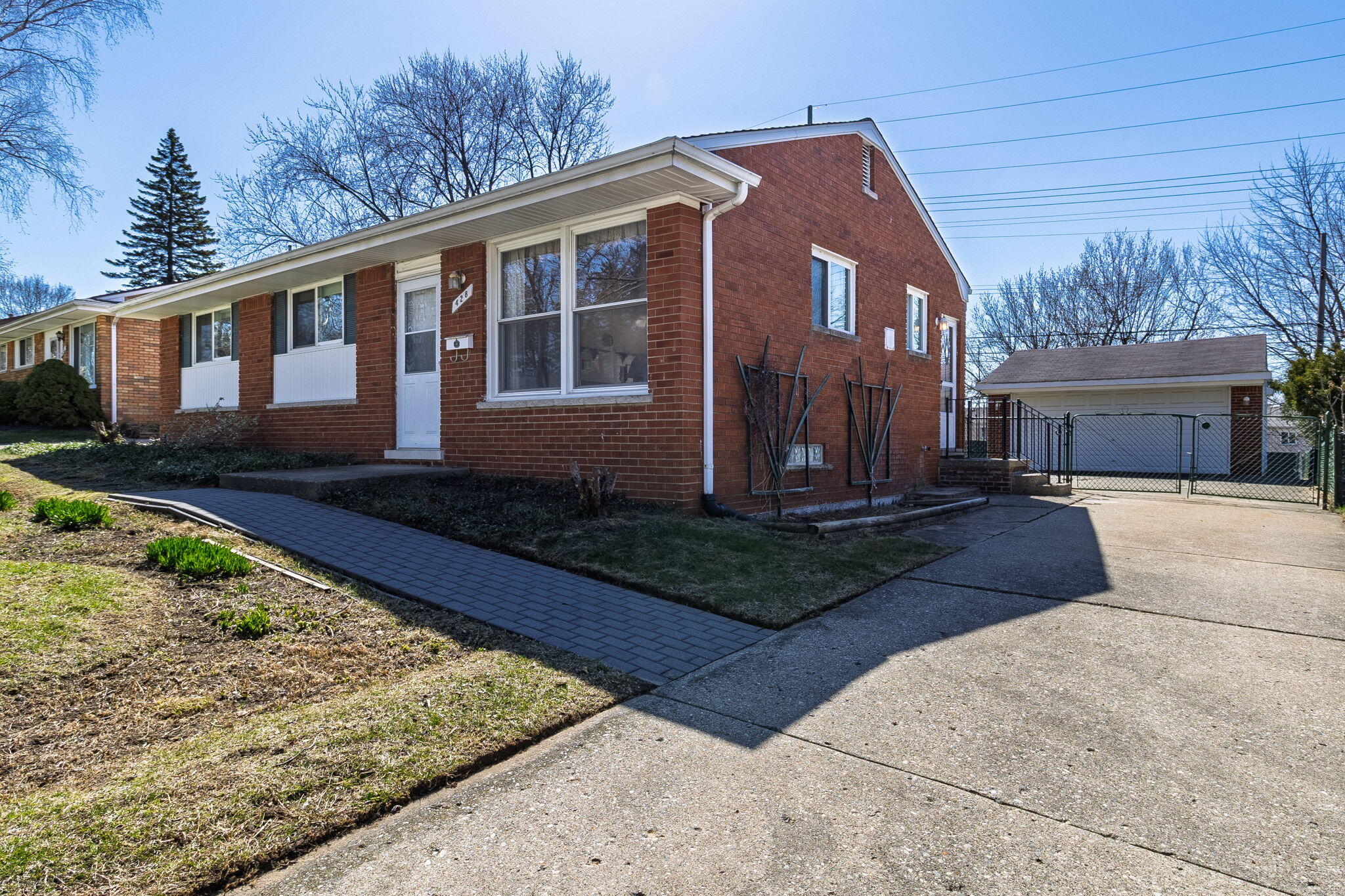 428 Meadow Lane Rochester, MI 48307 - Photo 3 of 40 2-web-or-mls-428 Meadow Lane-2