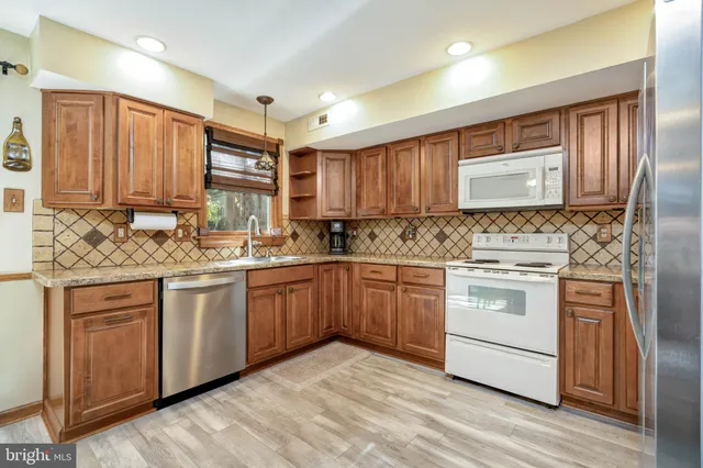 $409,900 | 3933 Wrexham Court, Bensalem, PA 19020