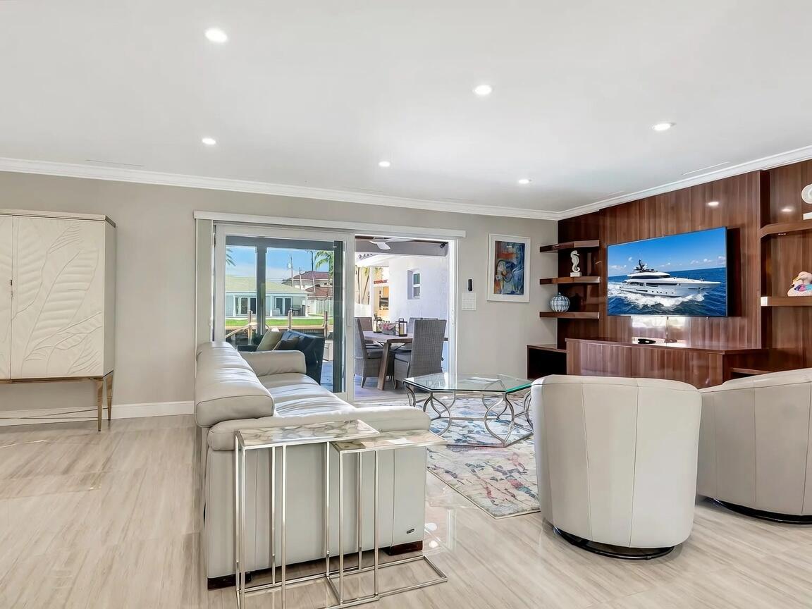 831 Dover Street Boca Raton, FL 33487 - Photo 6 of 86 image-1