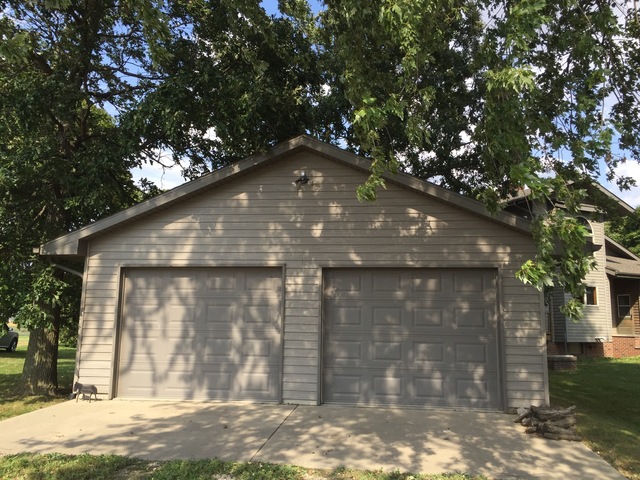 205 West School Road Maroa, IL 61756 - Photo 6 of 20 a front view of a house with a yard
