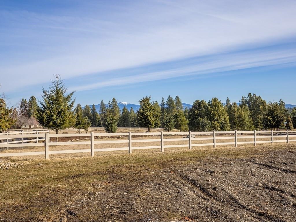 8112 North Jensen Road Spokane, WA 99217 - Photo 2 of 21